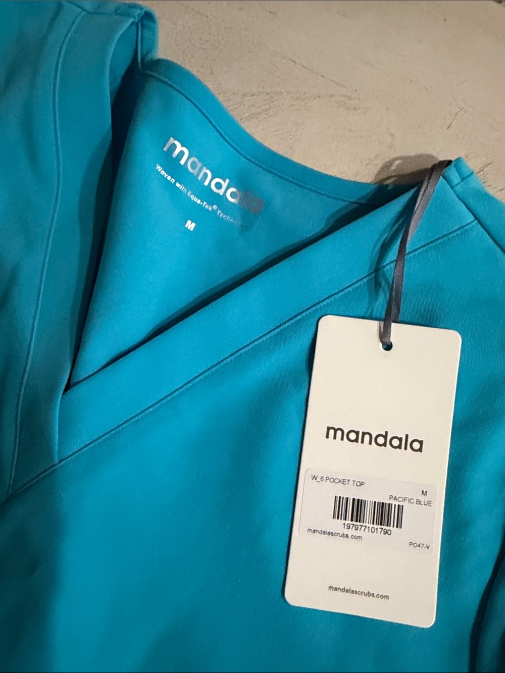Mandala Pacific Blue V-Neck Medical Scrub Top and medium petite jogger pants - Picture 6 of 6